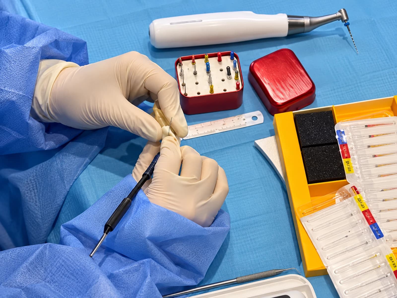 Instrumentation endodontique et matériel de formation