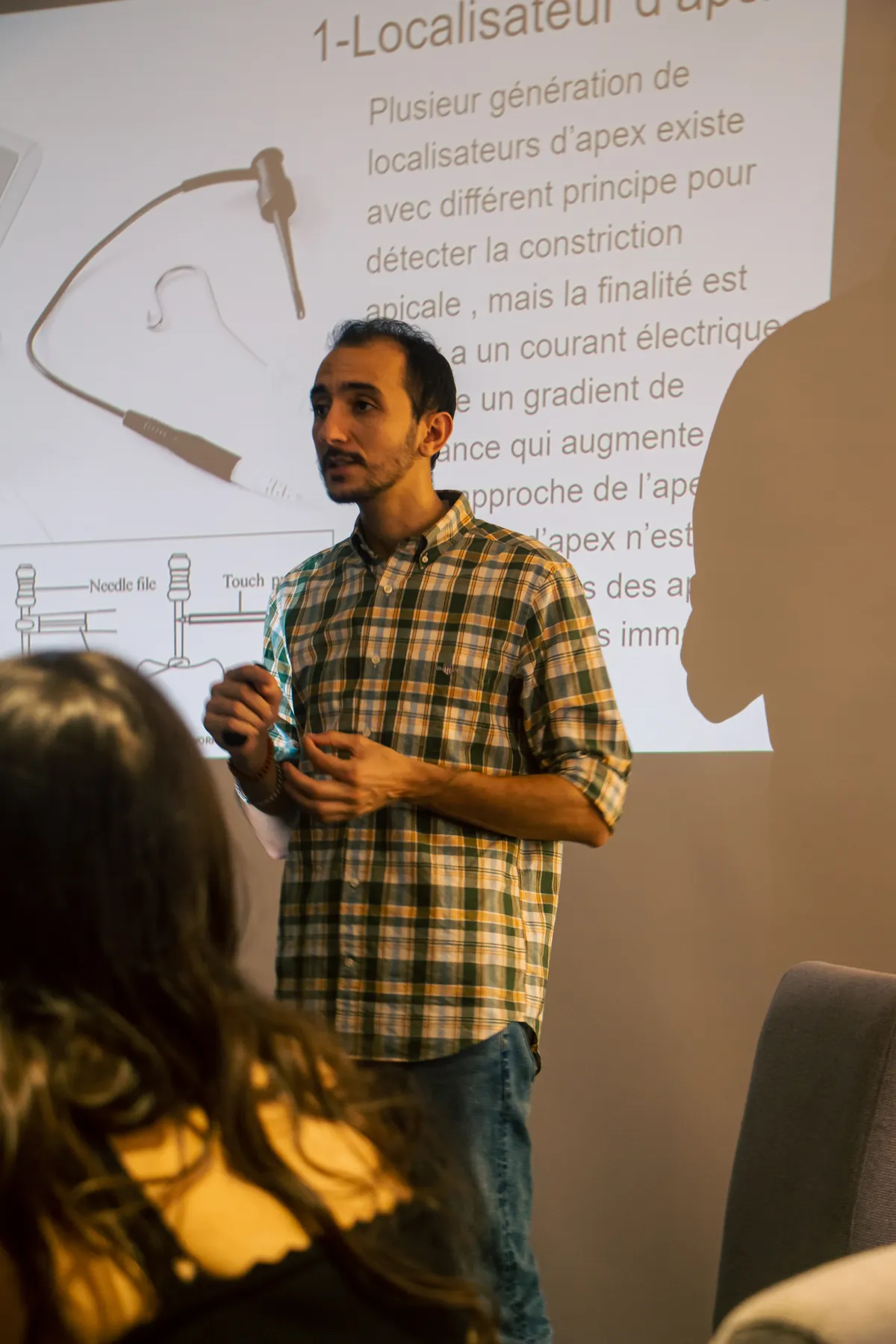 Un formateur présente la diapositive « localisateur d'apex », Summer Bootcamp 2024