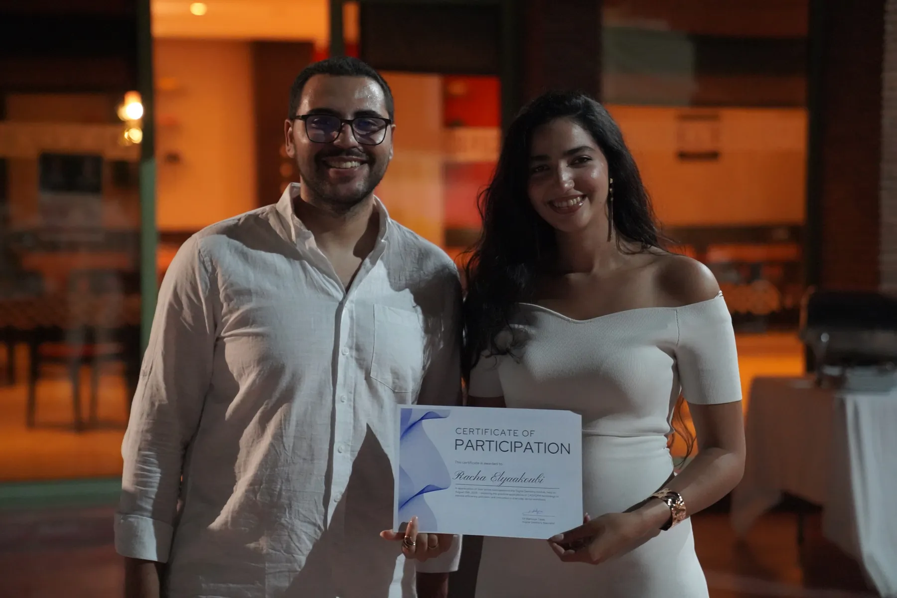 Remise d'un certificat de participation pendant le White Gala, Summer Bootcamp 2025